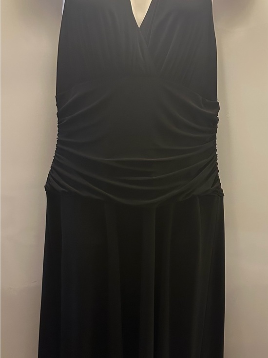 Nine West Dresses & Skirts - Nine West Black V-Neck Ruched Evening Dress Size 8P